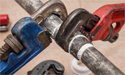 Atención profesional en servicio de plomería