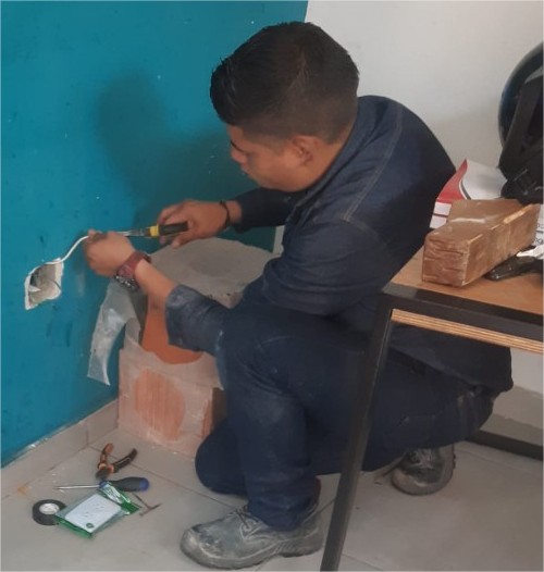 Instalación de puntos eléctricos en una vivienda de Bogotá